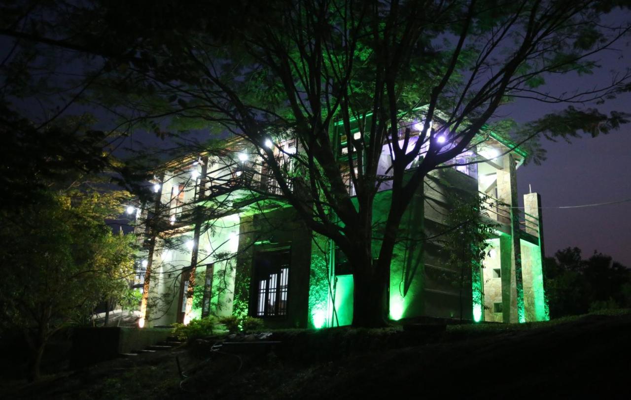 Green Castle Kandy Exterior photo